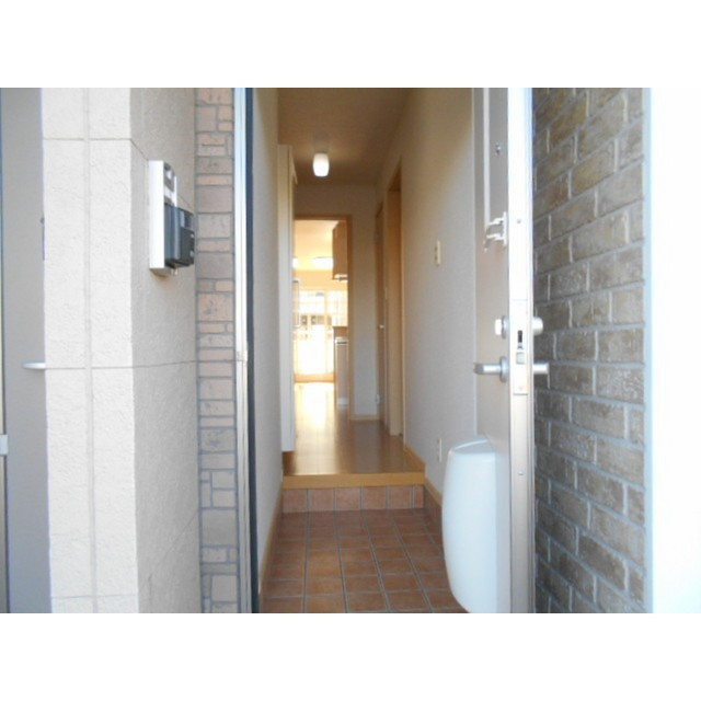 クロスローズ参番館の玄関