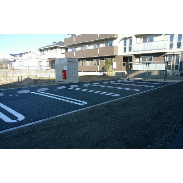 瑞穂市別府のアパートの駐車場