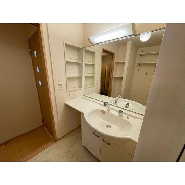 岐阜市北一色１０丁目のアパートの洗面所