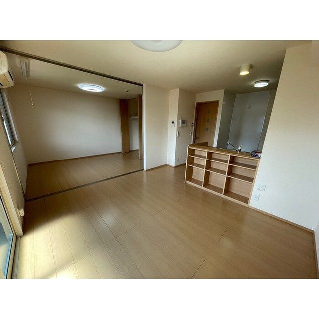 岐阜市北一色１０丁目のアパートの居間・リビング