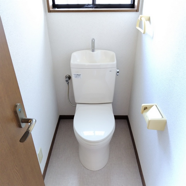 羽島市福寿町間島の一戸建てのトイレ