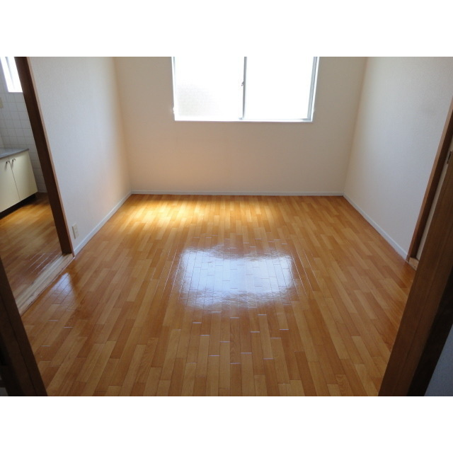 コーポ堀江（西鶉）の居間・リビング|洋室