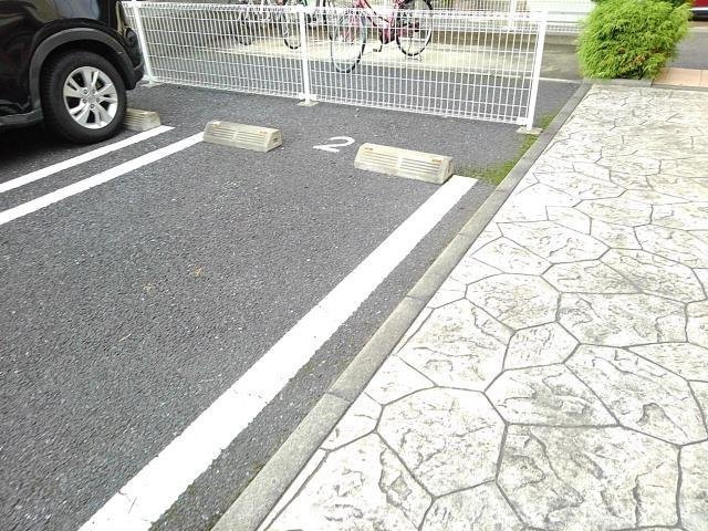 プラウド幕張本郷　Ⅷの駐車場