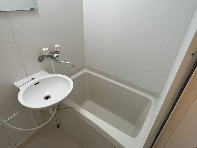 レオパレスパルコートＡの浴室