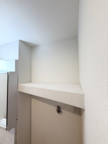 MAISON SOLEILの収納|洗濯機の上に棚がついてます