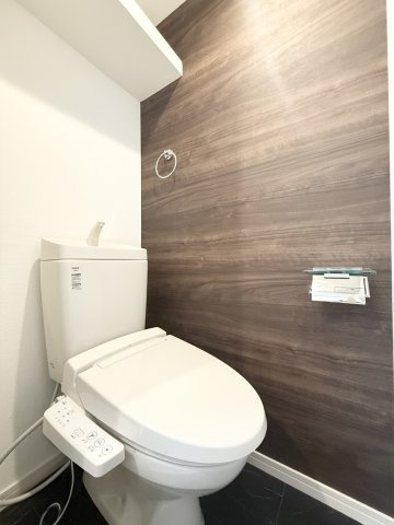 MAISON SOLEILのトイレ|トイレの中の壁紙もお洒落