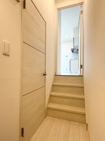 MAISON SOLEILの内装|扉を開けたらリビングへ