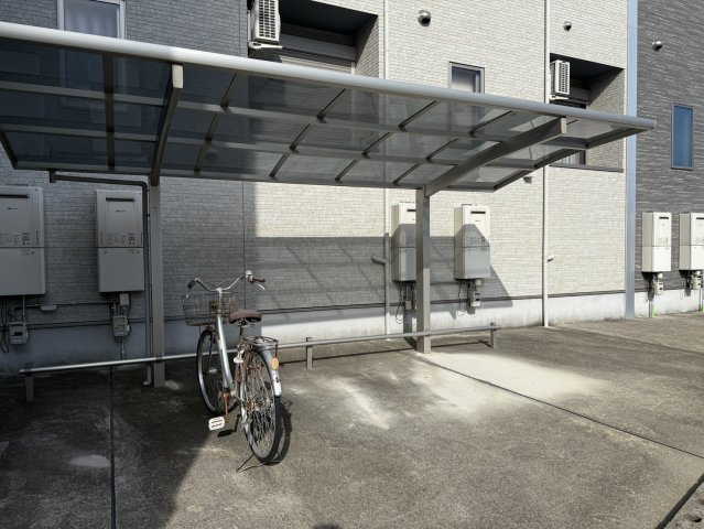 MAISON SOLEILのその他共用部分|屋根付きの駐輪場