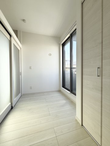 MAISON SOLEILの洋室|洋室よりバルコニーにつながっています