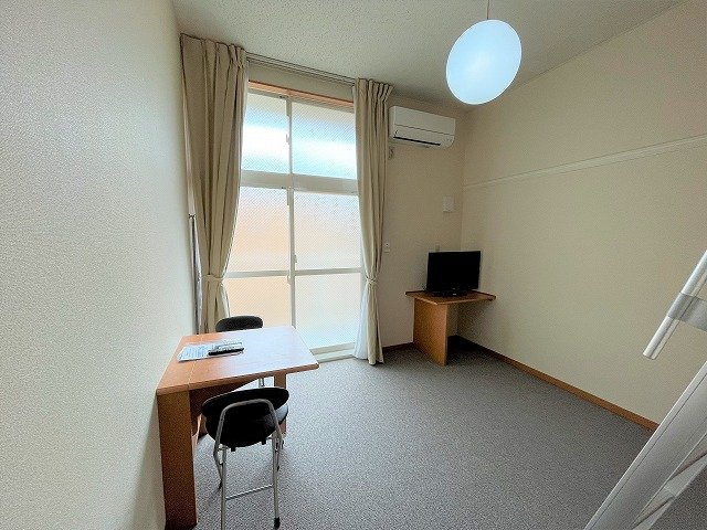 レオパレスグランデ泉Ｂの居間・リビング