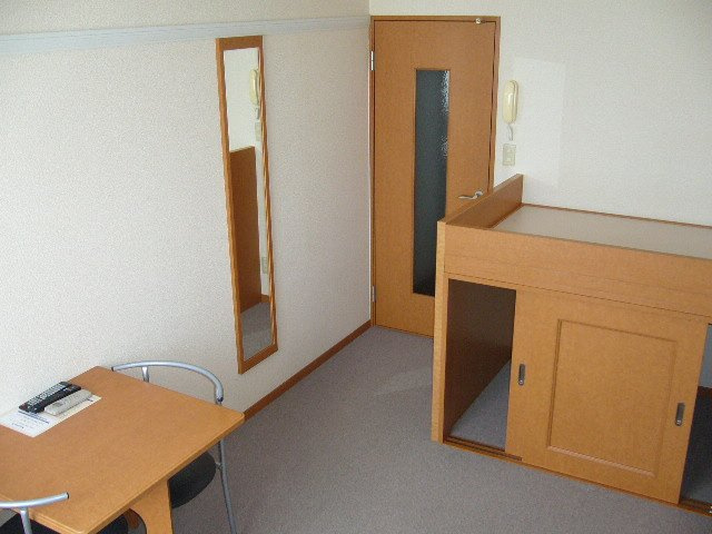 レオパレスＳｕｒｆ　Ｒｉｄｅｒの居間・リビング