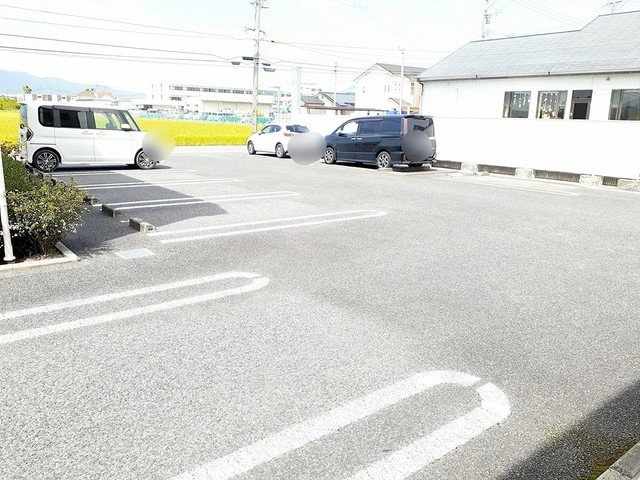 グラスロ－ズ・隼人Ｂの駐車場
