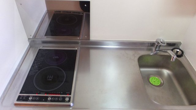 レオネクストルミエール御影のキッチン|便利な2口の電熱コンロ