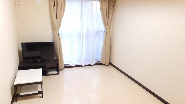 レオネクストルミエール御影の居間・リビング|広々とした室内