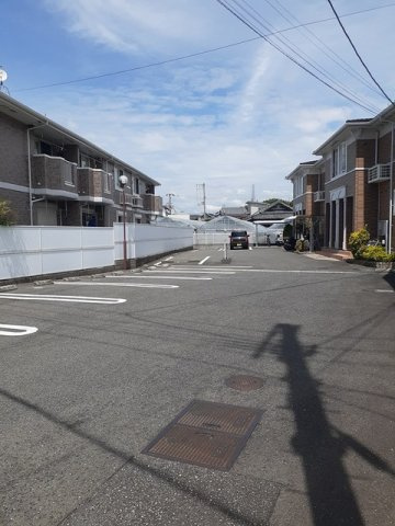 ウエストスクエアＢ棟の駐車場