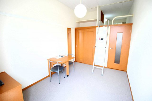 レオパレスサンクォーレの居間・リビング