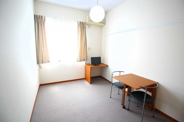 レオパレスサンクォーレの居間・リビング