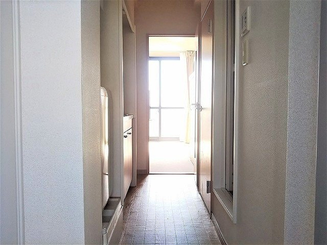 レオパレスアウトゥーノの玄関