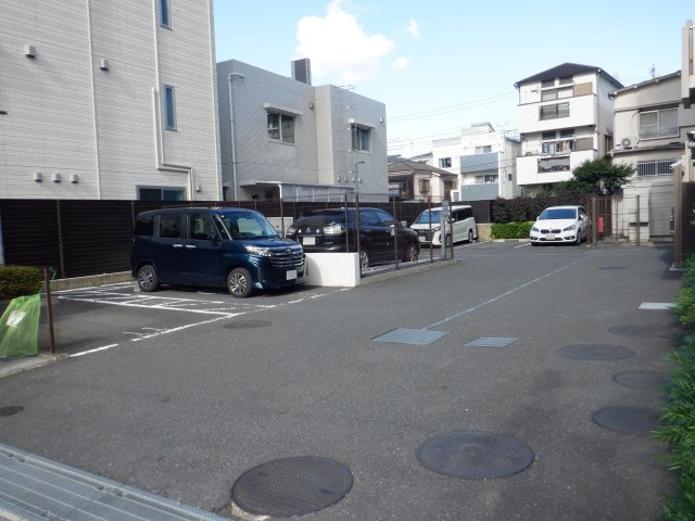 ルフォン町屋ブランシエラの駐車場