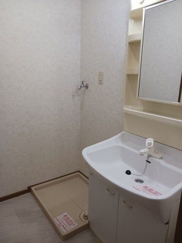 ソレアード立川Ⅰの洗面所|ゆったりとスペースのある洗面所