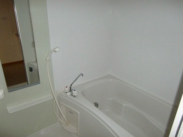 フォレストサイド５番館の浴室|コンパクトで使いやすいお風呂です