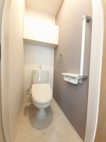 ＲＡＶｉ　Ａのトイレ|落ち着いた色調のトイレです