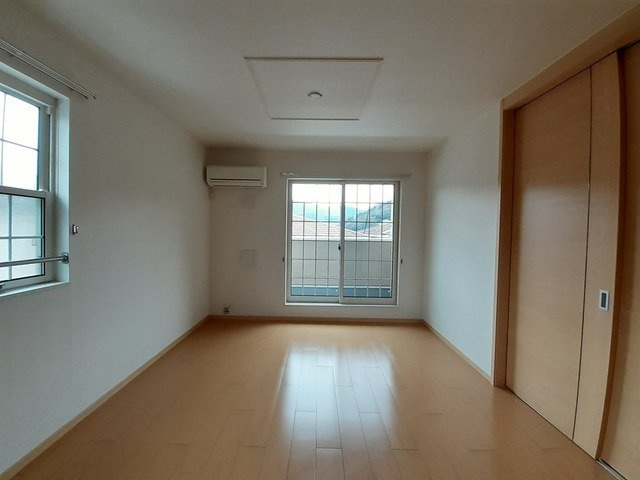 若葉Ｃの居間・リビング|ゆったりとした居間です