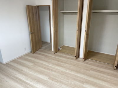 【寝室】 | 東根市神町西【新築建売】 | 大きいベットを置いてもスペースの取れる寝室です。