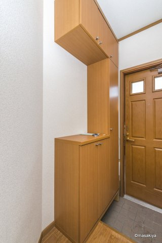セピアコート若穂の玄関|下駄箱
室内写真は同じ建物内の2DKタイプの物です。参考にご覧下さい