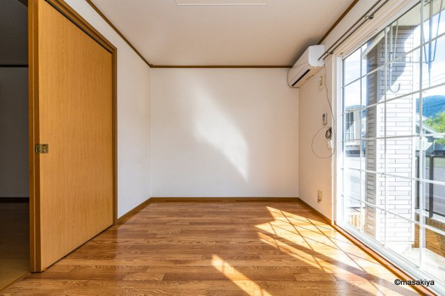 セピアコート若穂の居間・リビング|室内写真は同じ建物内の2DKタイプの物です。参考にご覧下さい