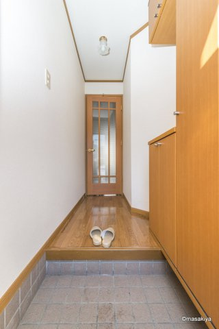 セピアコート若穂の玄関|玄関
室内写真は同じ建物内の2DKタイプの物です。参考にご覧下さい