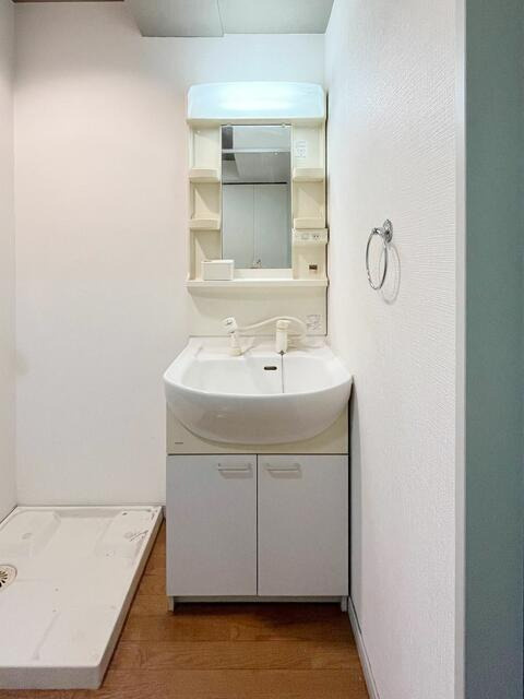 ワールドビルIIIの洗面所