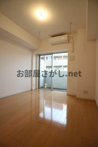 プラウドフラット早稲田の内装|使いやすい居間です