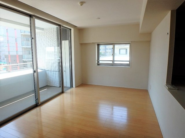 イニシアコート大宮WESTの居間・リビング