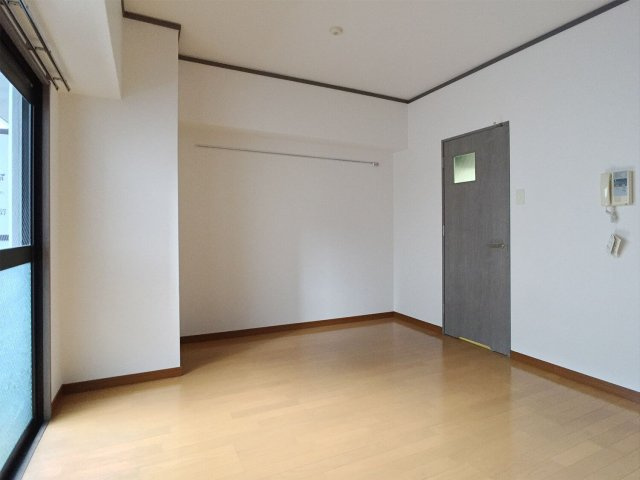 ロイヤル神屋の居間・リビング