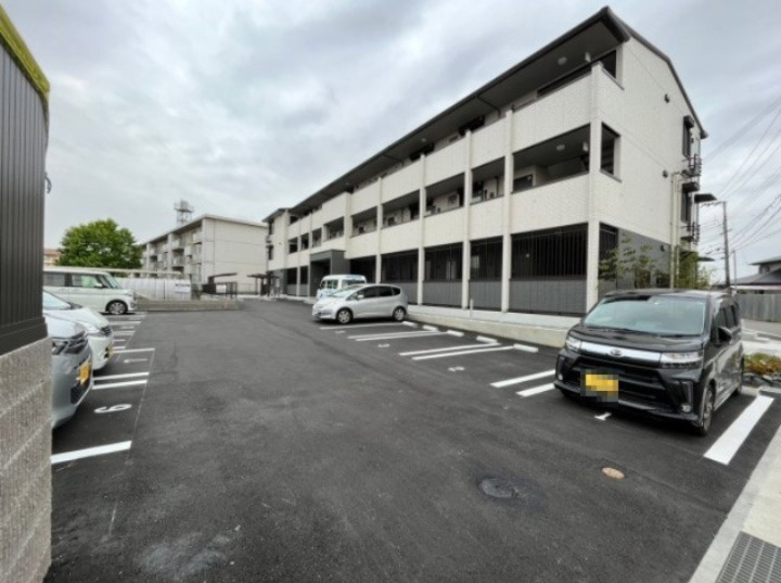 Pearl Annexの駐車場