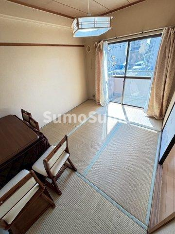 明石市朝霧北町のアパートの和室|明るい和室です