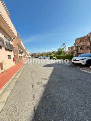 明石市朝霧北町のアパートの駐車場|駐車場に車を止められます