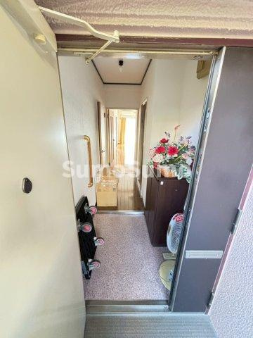 明石市朝霧北町のアパートの玄関|収納もある玄関です