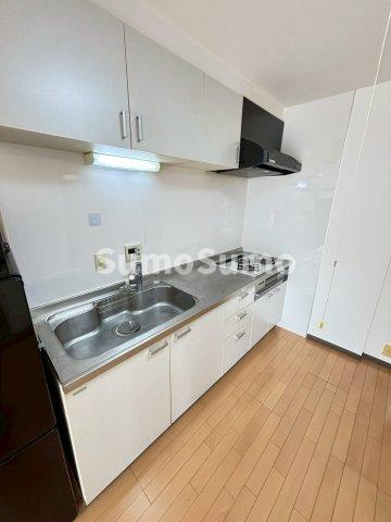 明石市朝霧北町のアパートのキッチン|コンパクトなキッチンで掃除もラクラク