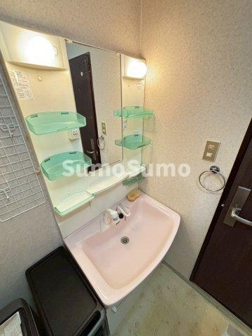 明石市朝霧北町のアパートの洗面所|使いやすい洗面所です