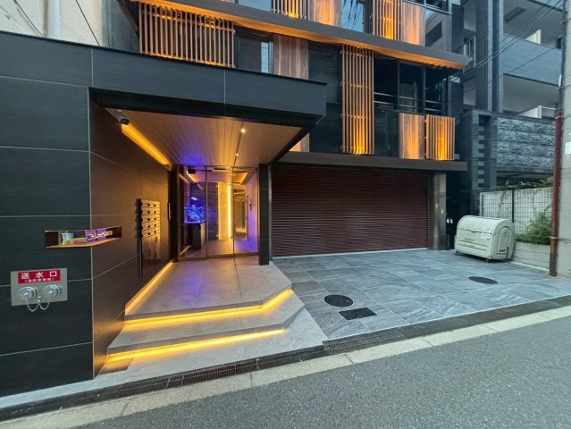 The Lucent 大阪中央の外観