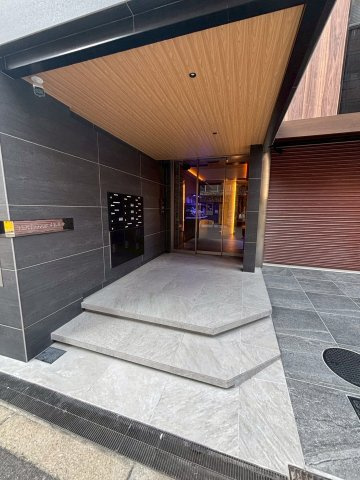 The Lucent 大阪中央のエントランス