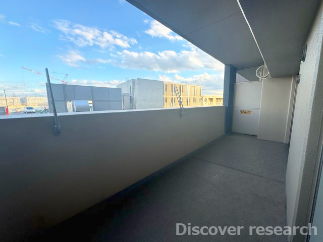 サンクレイドル西東京ウインフォートのバルコニー|【バルコニー（11.52㎡）】
洗濯物を干すのも良し、椅子や机を置いてホッと一息つくのも良し。
様々な用途で楽しめそうです◎
