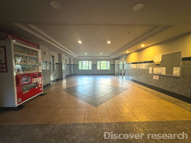 サンクレイドル西東京ウインフォートのエントランス|【エントランス】
雰囲気のあるエントランスです。自動販売機があるのも嬉しいですね♪