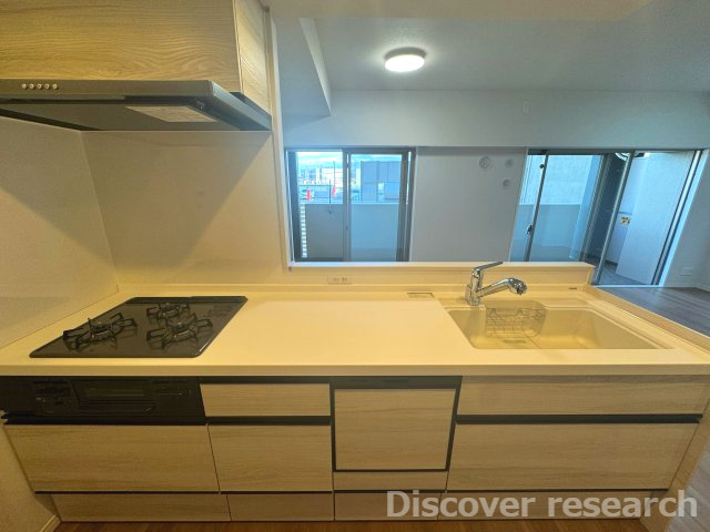 サンクレイドル西東京ウインフォートのキッチン|【キッチン（食洗器・浄水器）】
オープンキッチンのためリビングを見渡しながら家事ができます。食洗器付きなので家事がはかどりそうです。