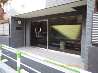 【その他共用部分】 | 清潔感あるエントランス部分。