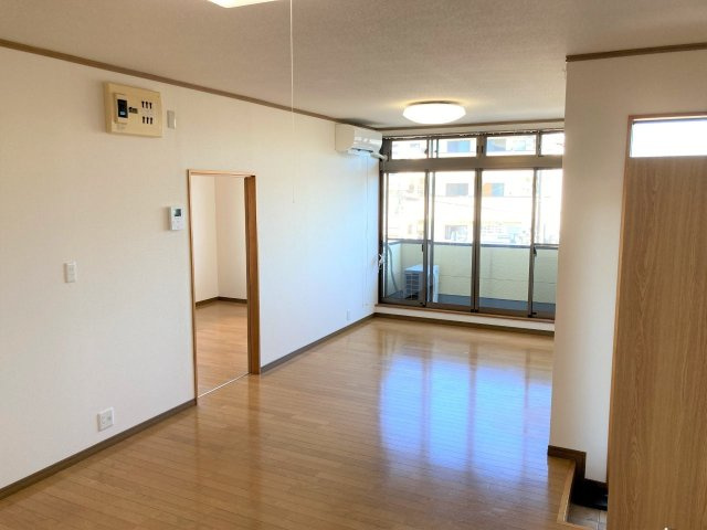 ワンステップの居間・リビング