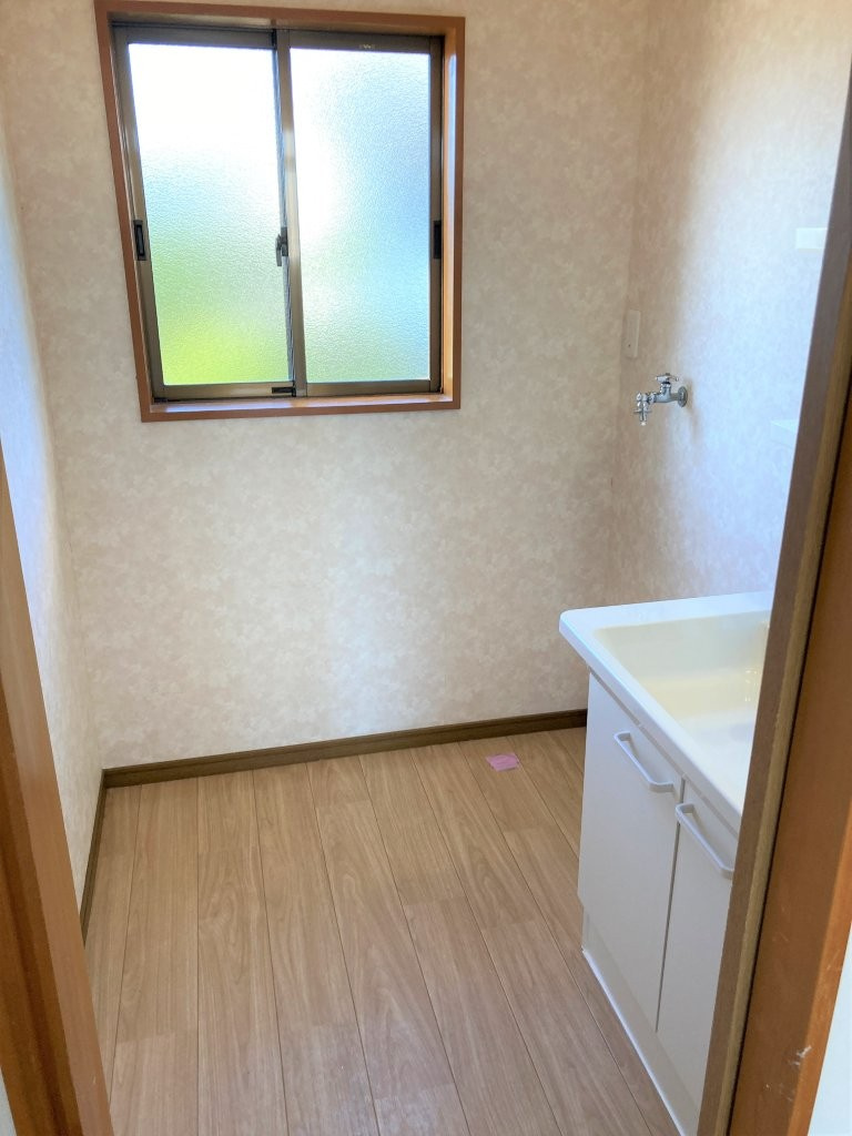 ワンステップの洗面所