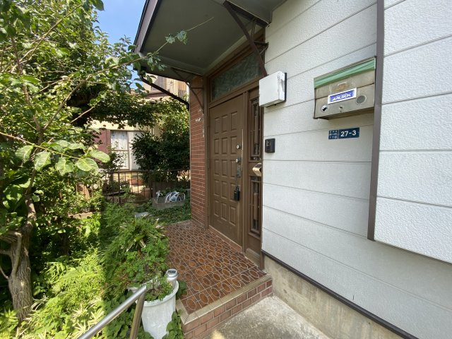 川崎市宮前区野川本町　中古戸建の玄関|シンプルで使いやすい玄関です